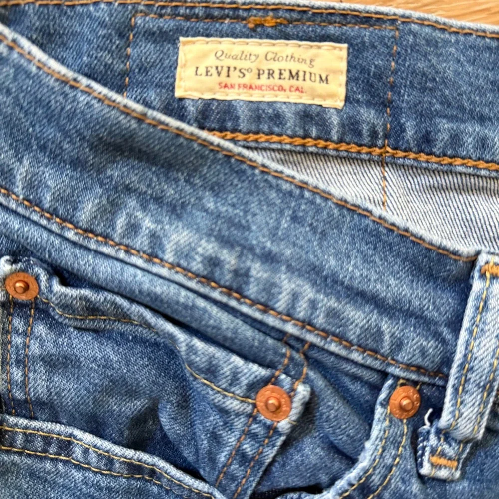 Levis Premium 541 Athletic Taper Jeans Mens 32x32 Big E Medium Wash Blue Denim